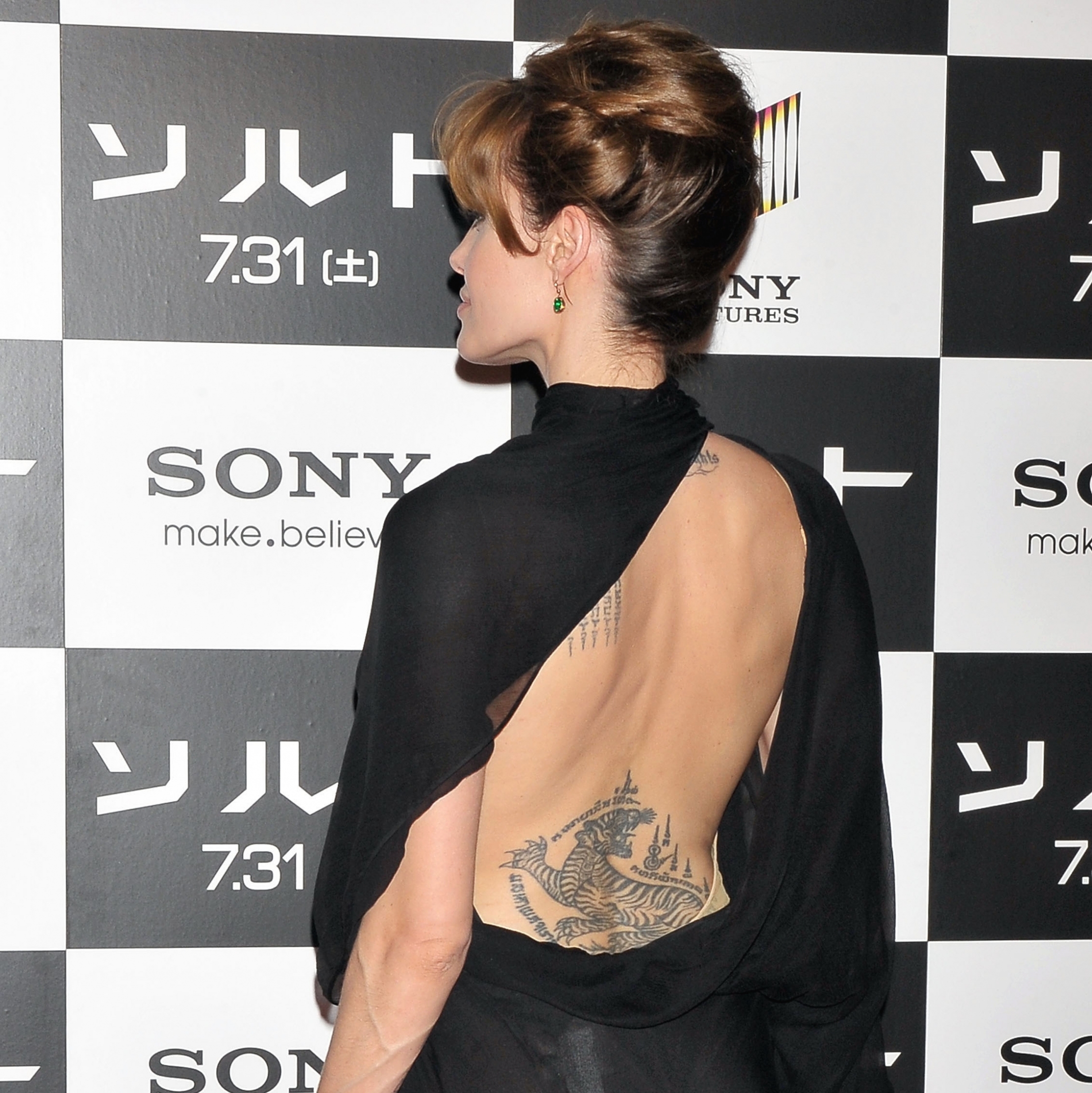 Descubre el significado de los tatuajes de Angelina Jolie - Revista Ronda