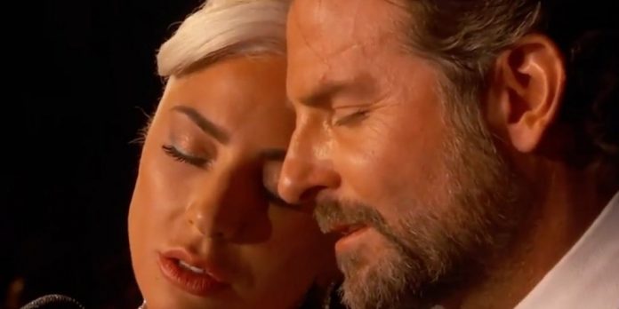 Los momentos más románticos de Gaga y Bradley Cooper
