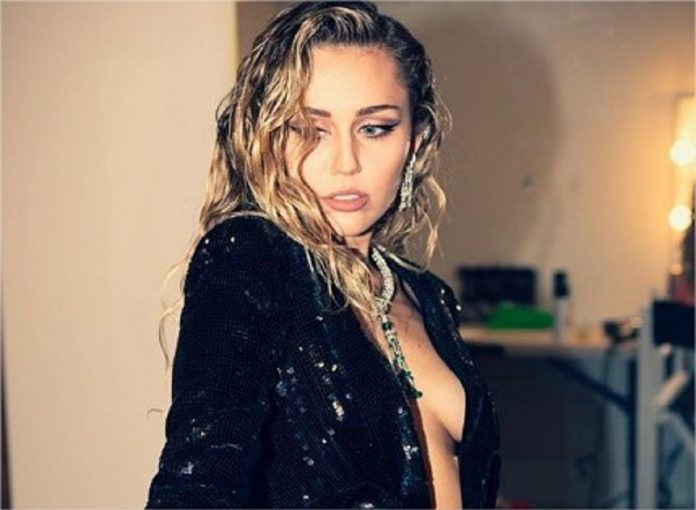 Miley Cyrus vuelve a cantar como Hannah Montana