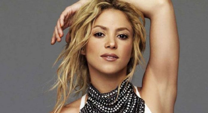 Shakira luce su figura en bikini