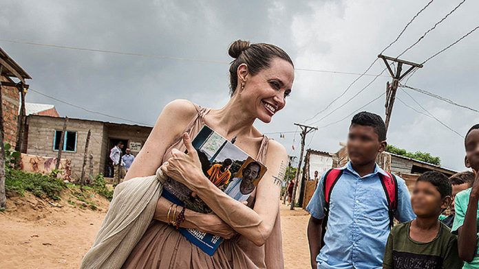 Critican a Angelina Jolie por 