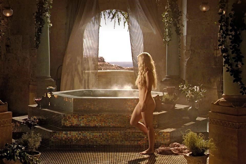 Emilia Clarke reveló que fue presionada para hacer desnudos en GOT.
