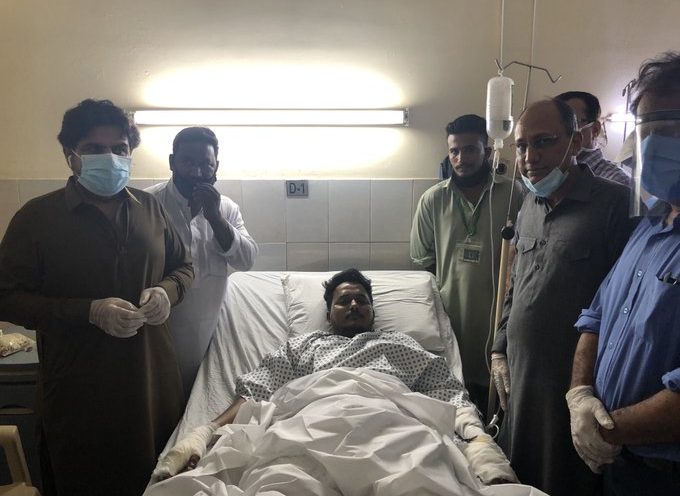 El aterrador testimonio del joven que sobrevivió al vuelo de Pakistán