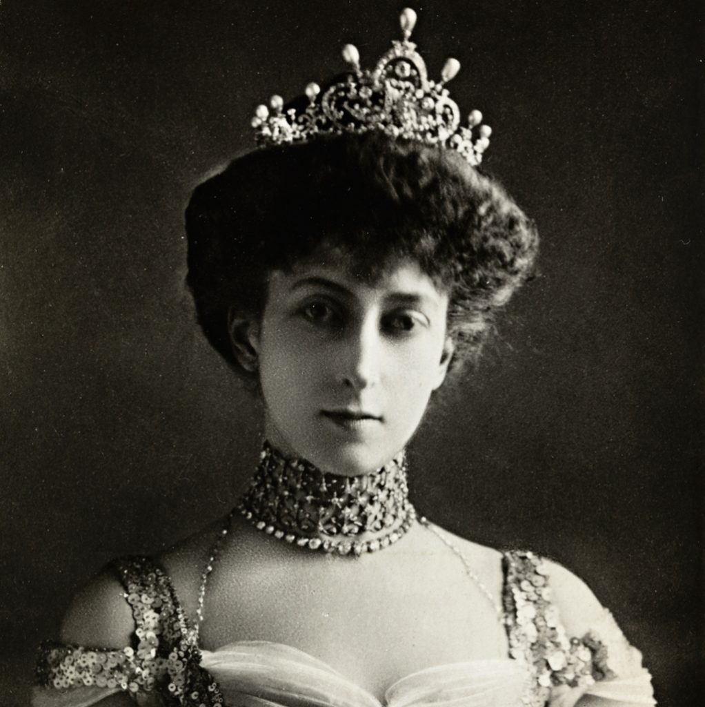 Reina Maud y su corona - Cortesía