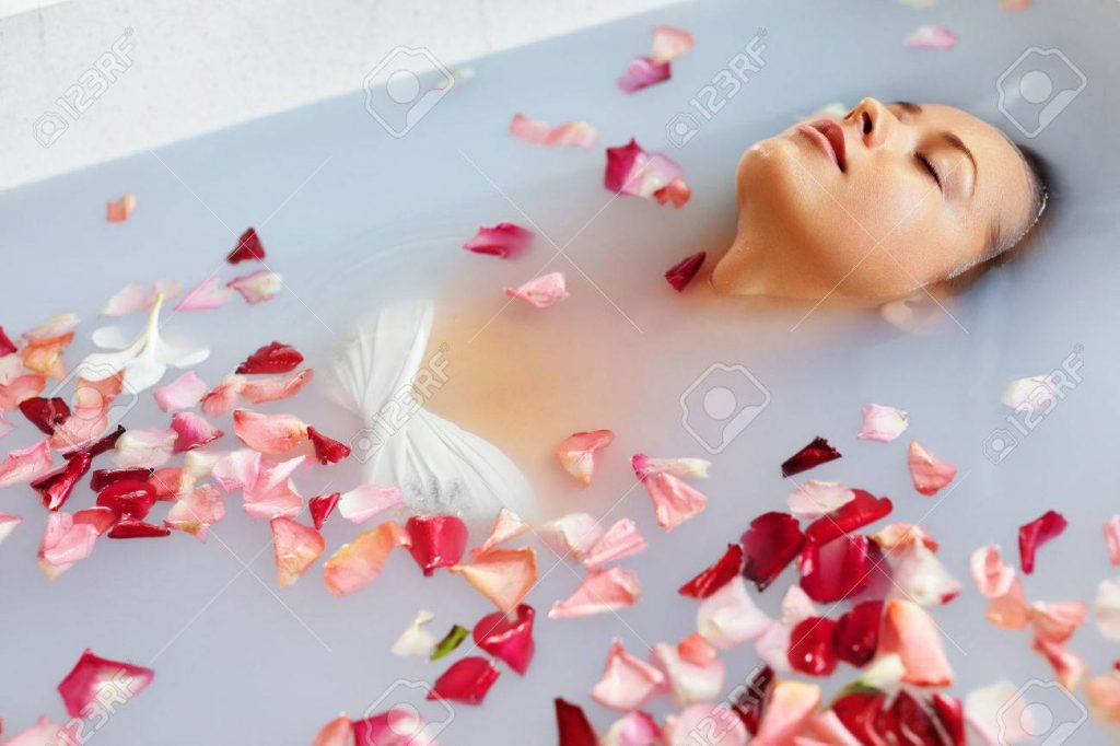 Baño de rosas - Cortesía 