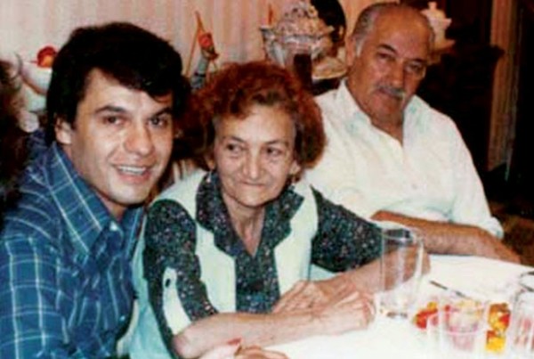 Juan Gabriel y sus padres- Foto Cortesía