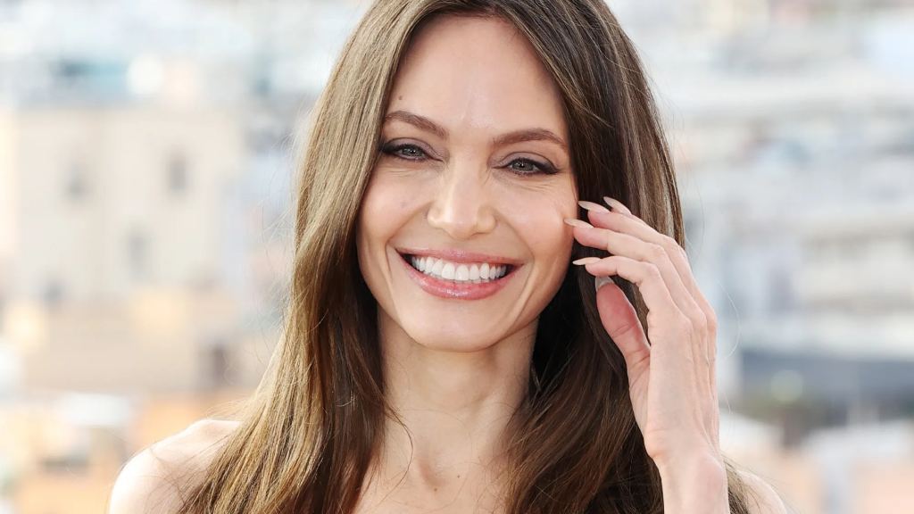 Angelina Jolie - cortesía