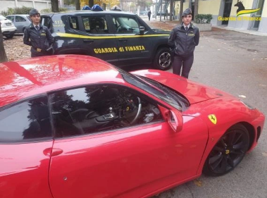 Ferrari - cortesía