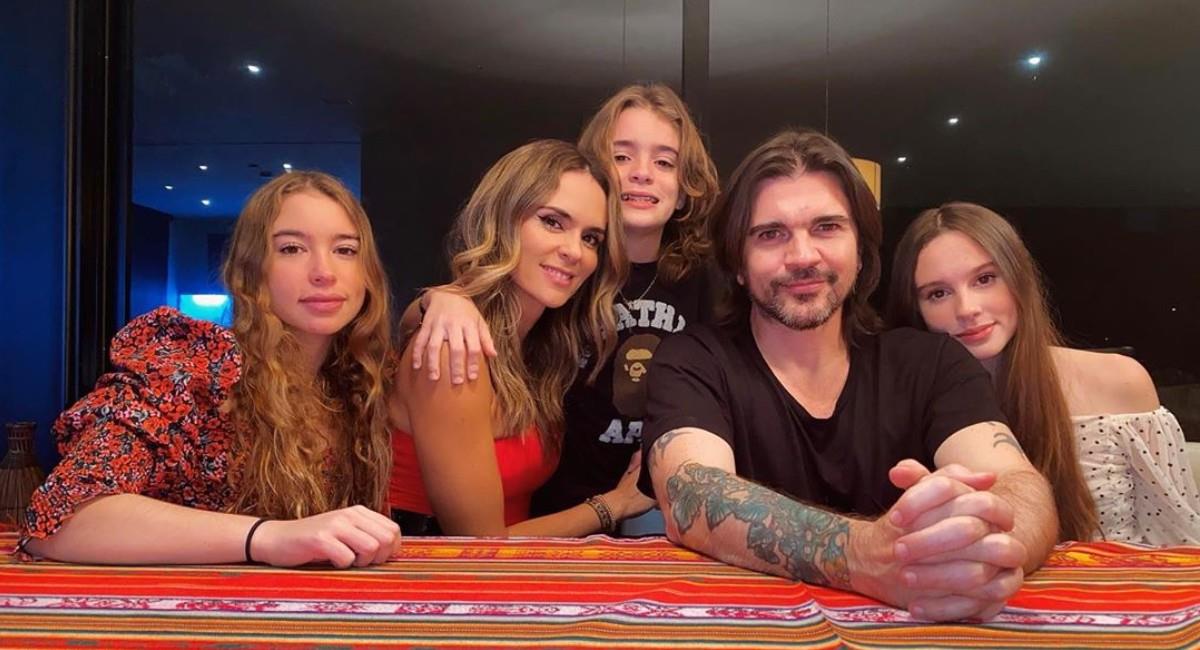Juanes, Karen Martínez y familia - cortesía