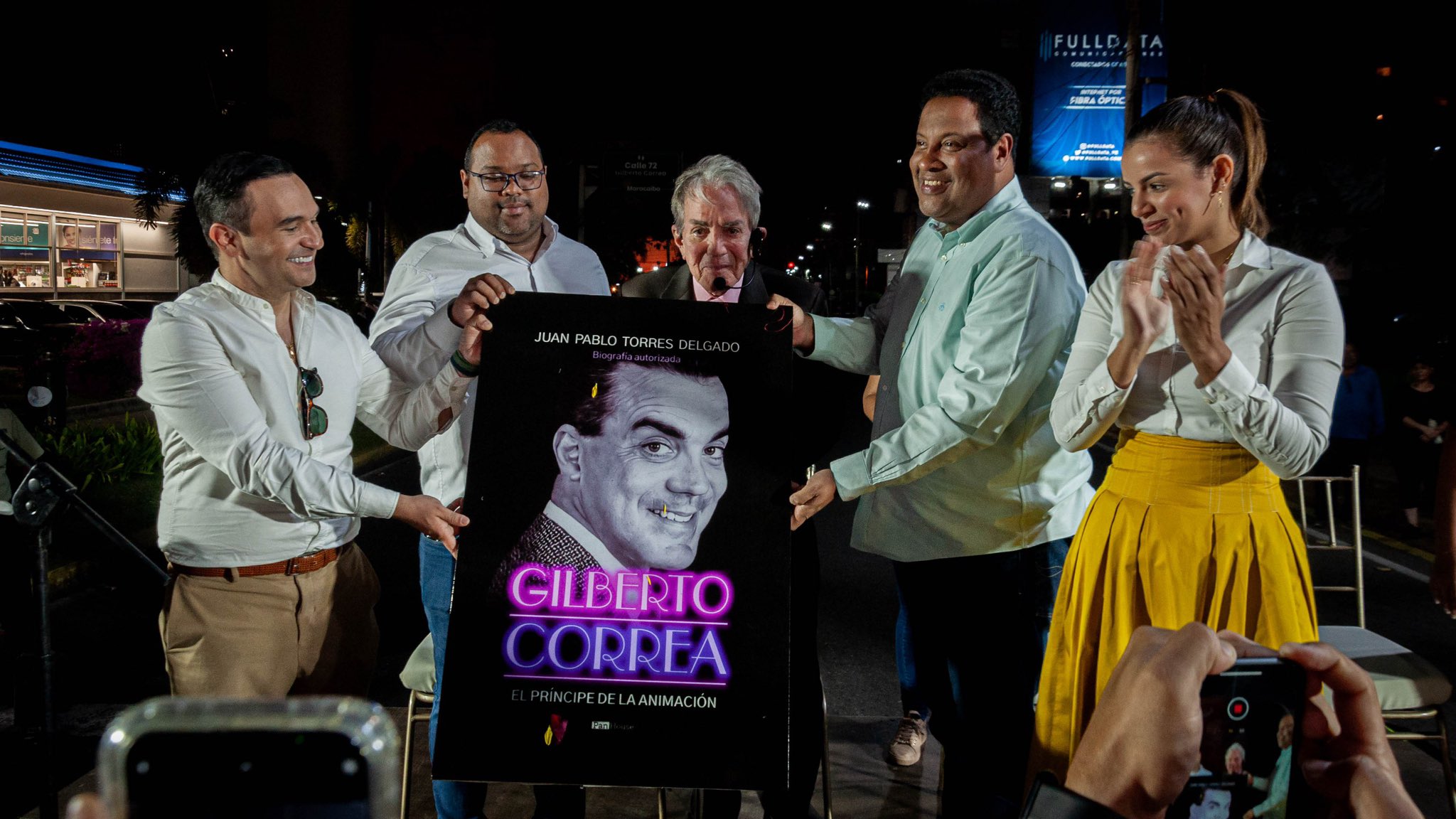 Gilberto Correa condecoración - cortesía